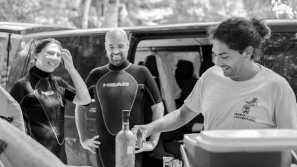 Tour guide preparing drinks